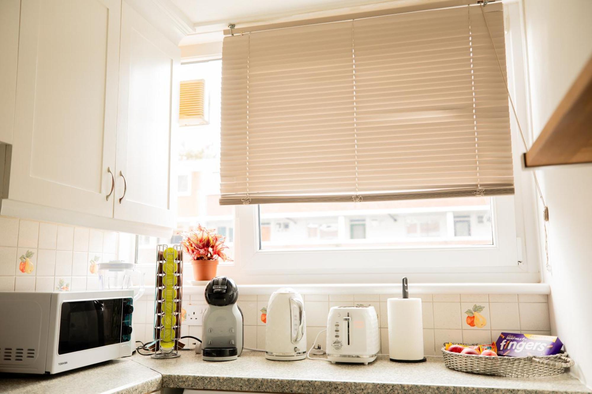 Bright And Spacious One Bedroom Apparment, Free Parking Londres Exterior foto